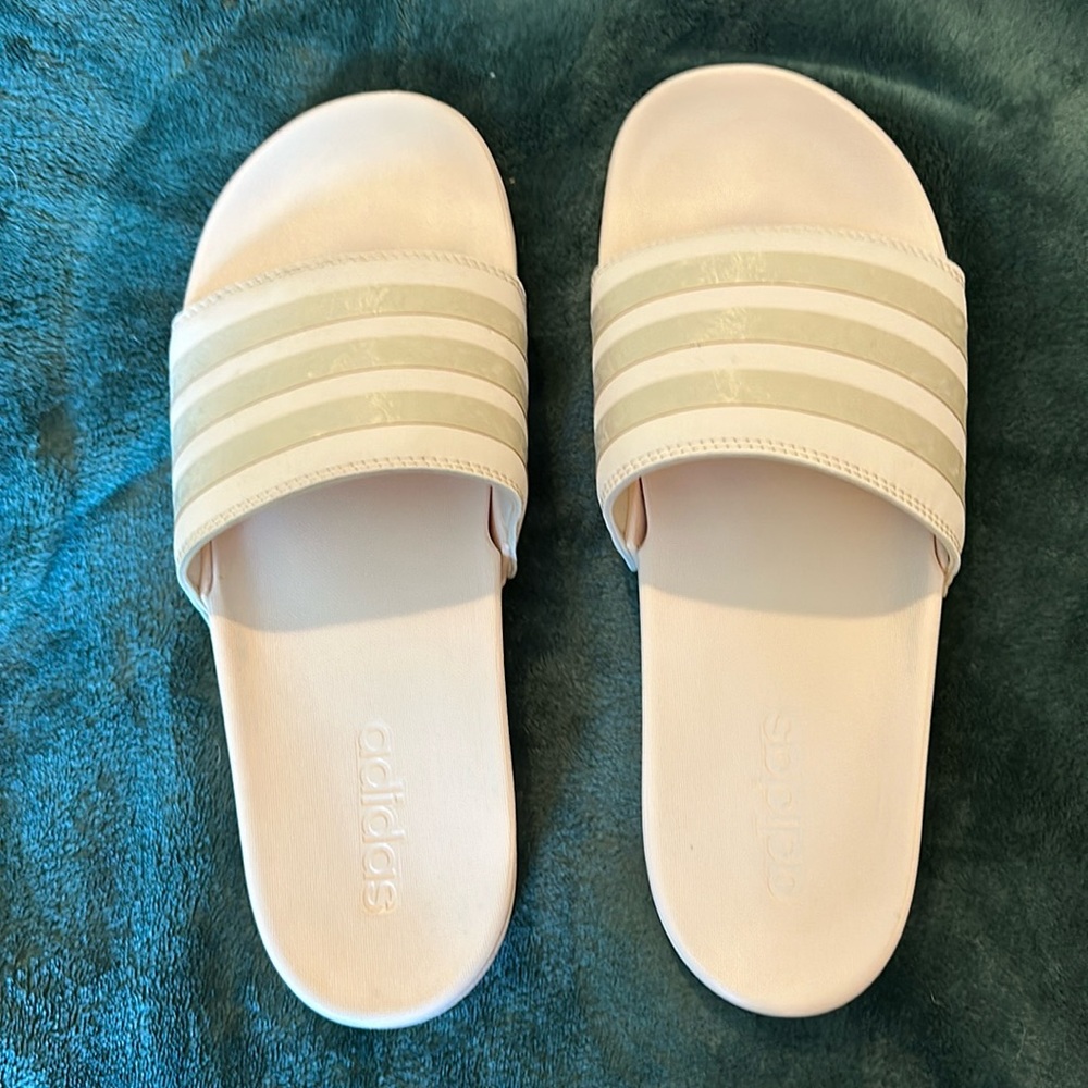 Women’s size 10 Adidas Comfort Slides in a light peachy pink color